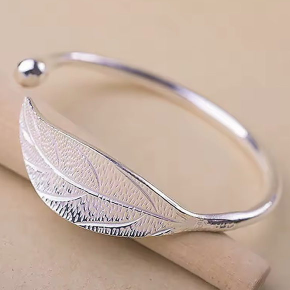 Jewelry - Silver Textured Leaf Open Bracelet